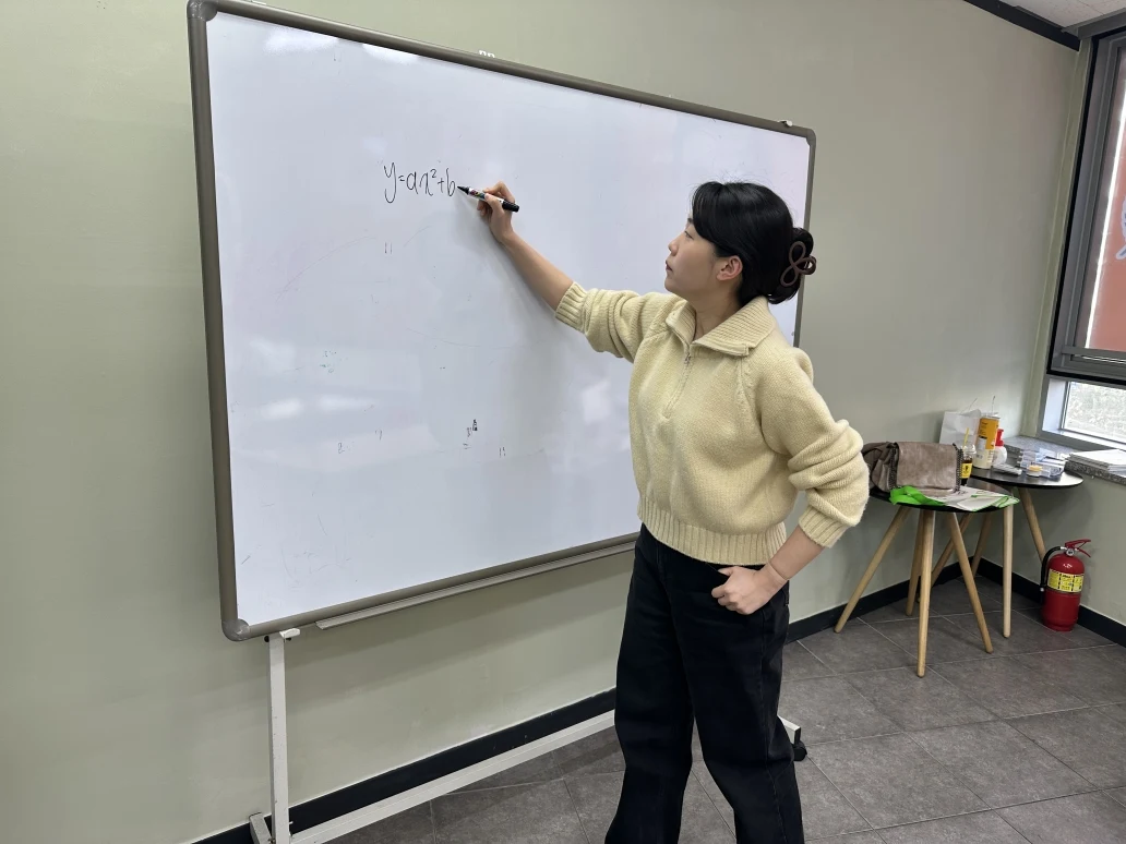 지니수학학원 선생님의 실제 칠판 강의
